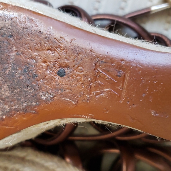 LOUIS VUITTON WEDGE SANDALS LV CLOVER DETAILS - Picture 11 of 11